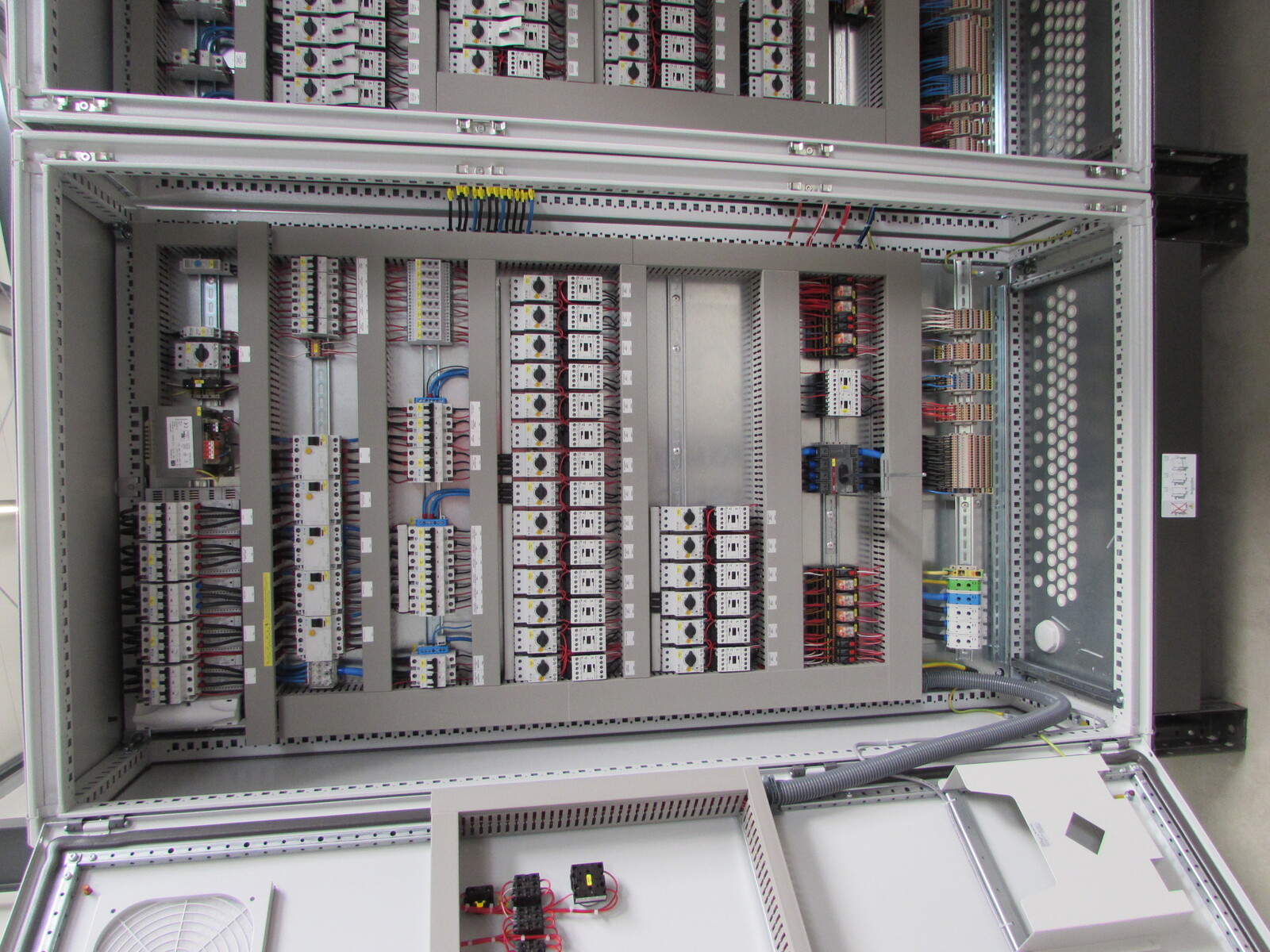 Control cabinet layer house 2